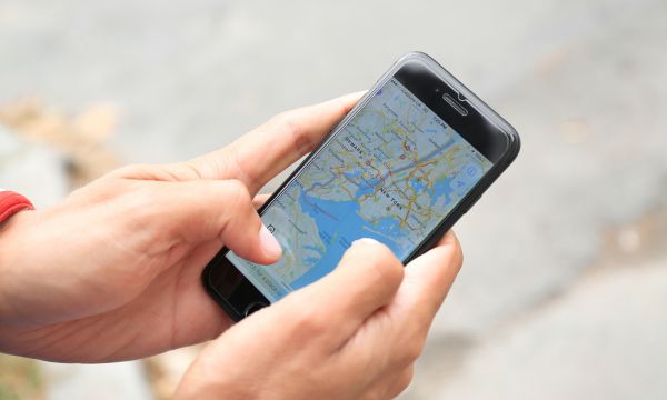 How to Use Your Cell Phone’s GPS Without Internet